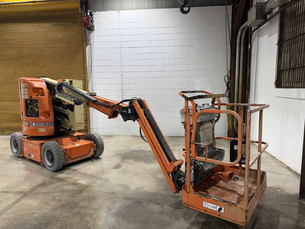 2014 JLG E300AJP 30' Electric Articulating Boom Lift