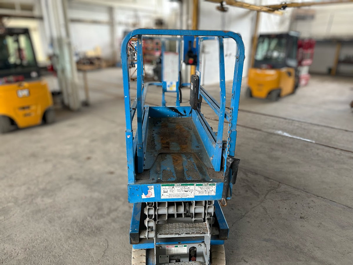 2001 Genie GS-1930 19' Electric Scissor Lift