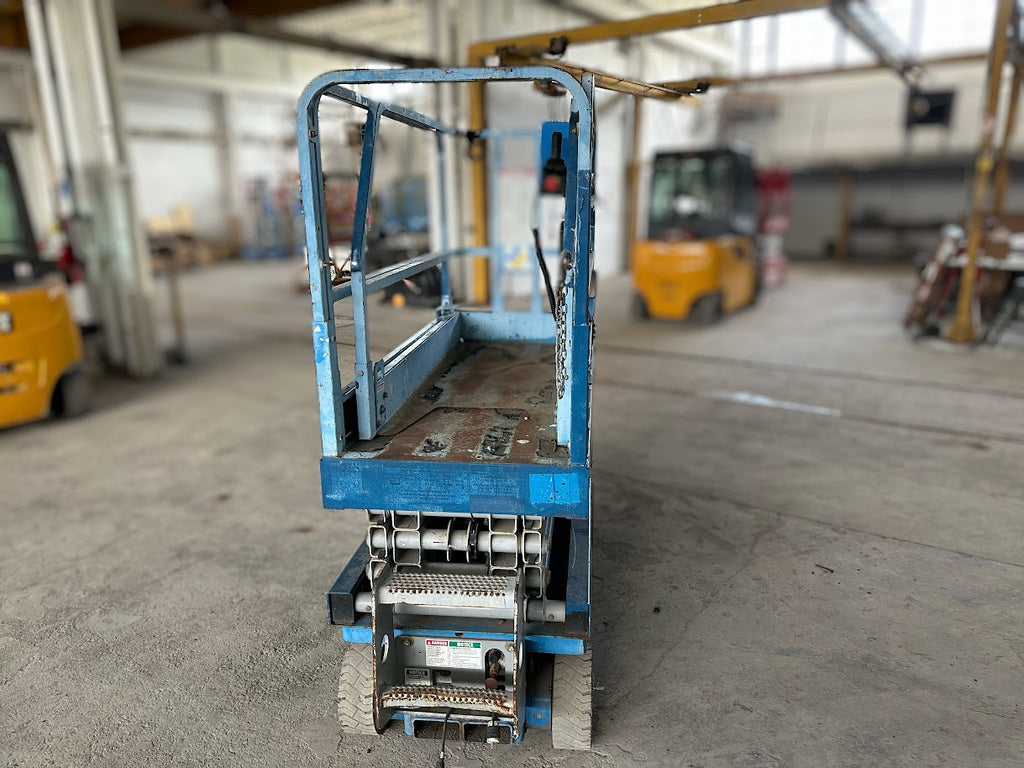 2001 Genie GS-1930 19' Electric Scissor Lift