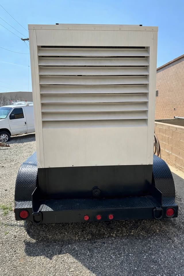 2013 Cummins 375KVA Tow Behind Generator